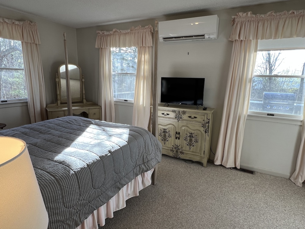 The High Tide Inn - photo 7