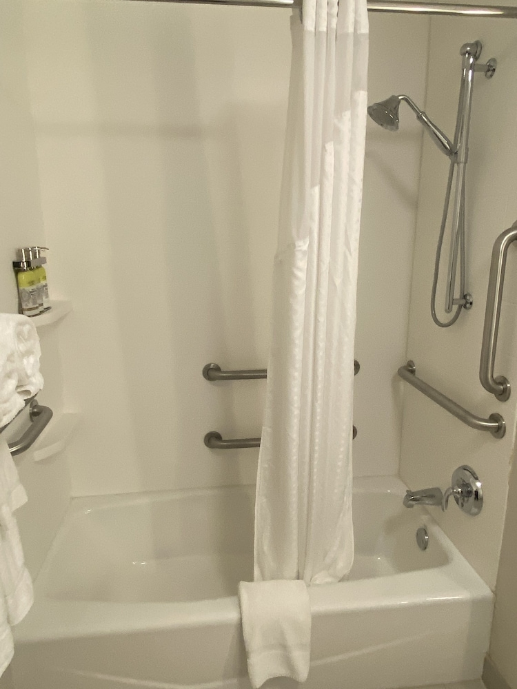 Holiday Inn Express & Suites Junction by IHG - photo 32