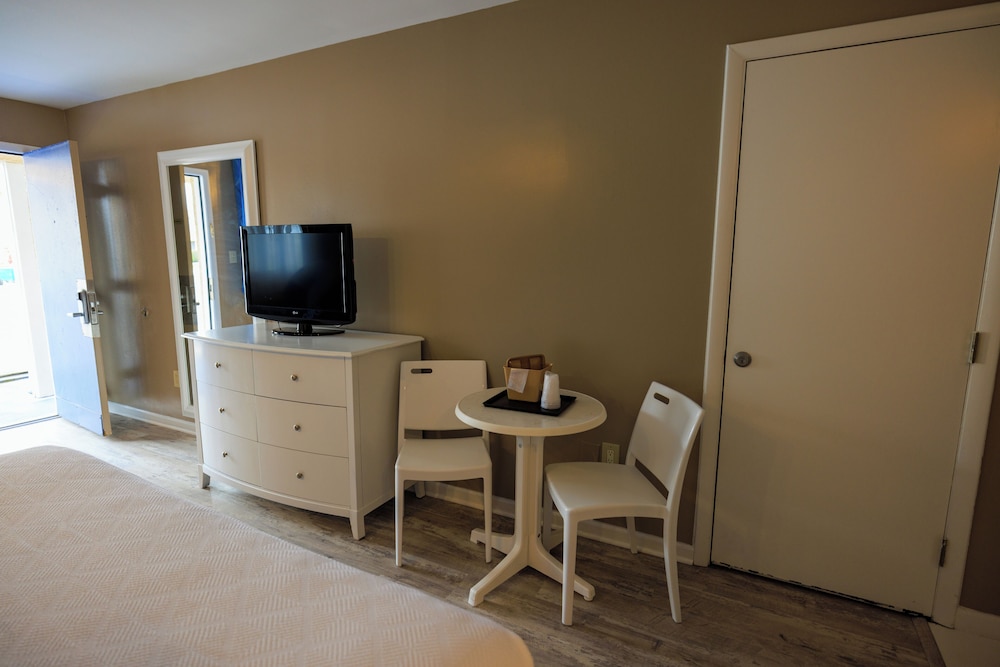 The White Sands Oceanfront Resort & Spa - photo 15