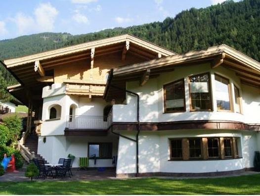 Adlerhorst Gstan 31 — 4-Star Luxury Hotel in Finkenberg, Austria