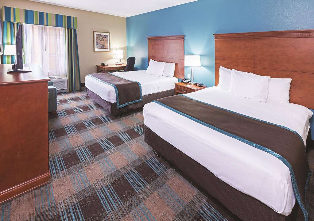 La Quinta Inn & Suites by Wyndham Houston Hobby Airport - photo 19