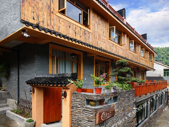 Cloud Layer Above the Clouds Inn - carbon neutral hotel in Hangzhou