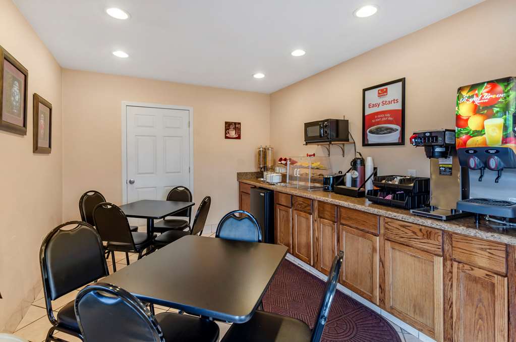 Econo Lodge Roanoke Civic Center - photo 19