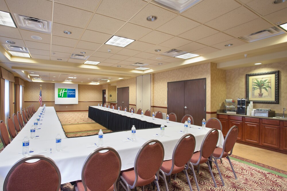 Holiday Inn Express & Suites Yuma by IHG - photo 36