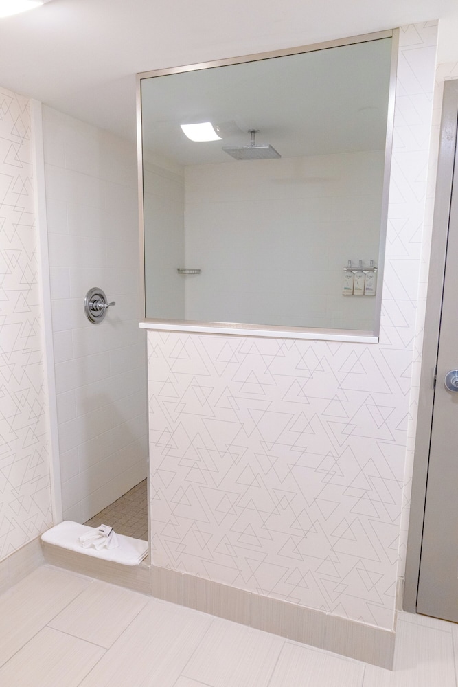 Holiday Inn Express Hotel of Neptune by IHG - photo 76