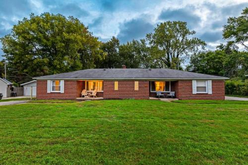Duplex Style Home in Shelby Township 2 flats — 4-Star Luxury Hotel in Shelby, United States