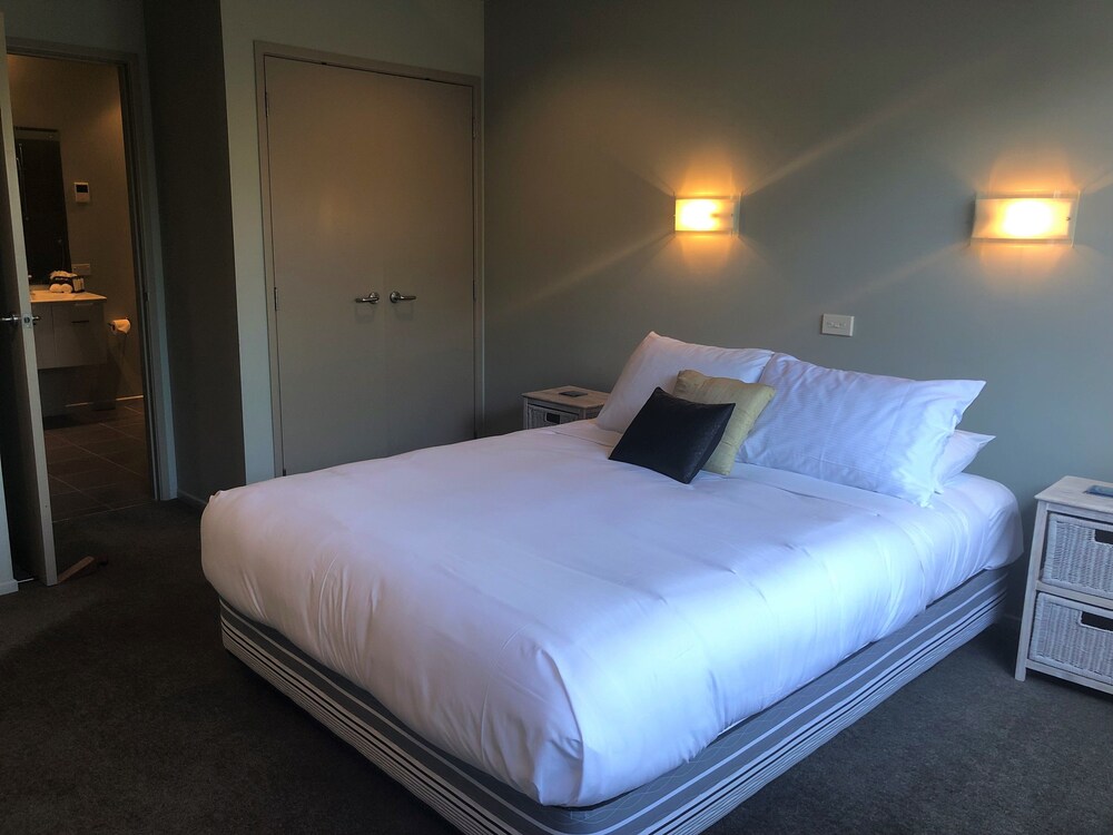 A Hop Skip & Jump to The Lake in Taupo, New Zealand