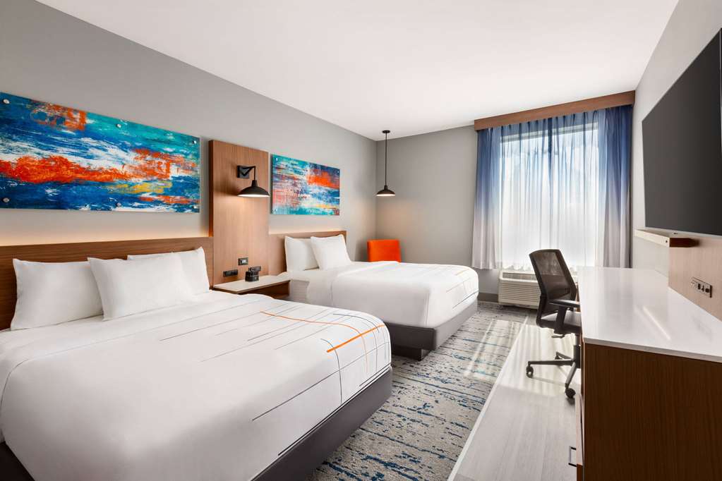 La Quinta Inn & Suites by Wyndham Mount Laurel Moorestown - photo 32