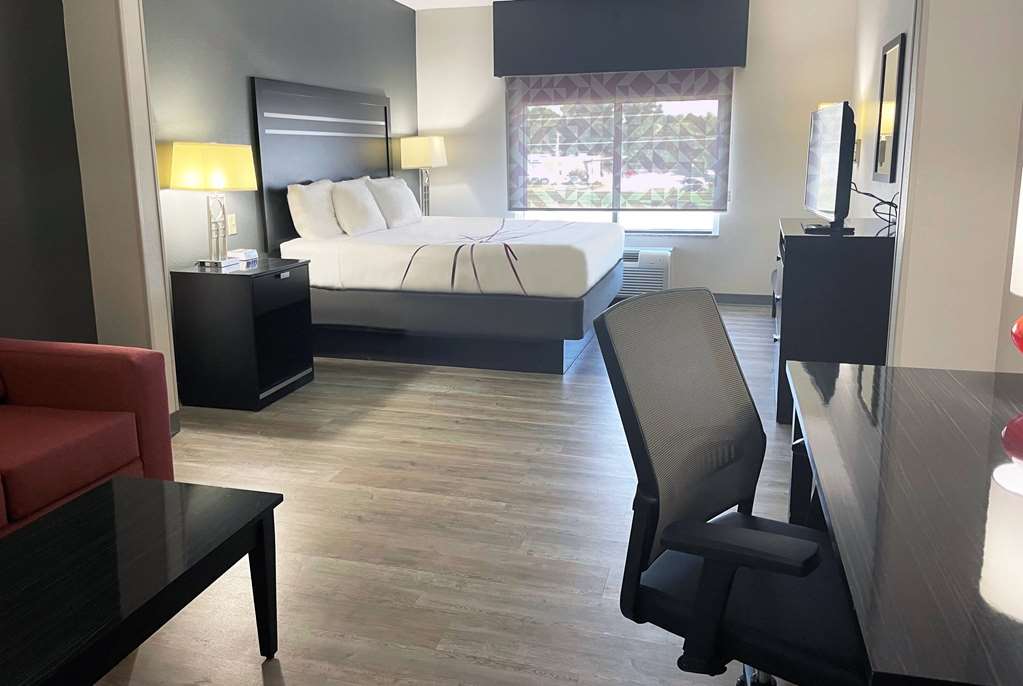 La Quinta Inn & Suites by Wyndham Tulsa Midtown - photo 6