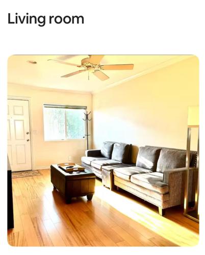 2 bed 2 bath East Village condo with two parking spots and 3 blocks to Ocean — 4-Star Luxury Hotel in Long Beach, United States