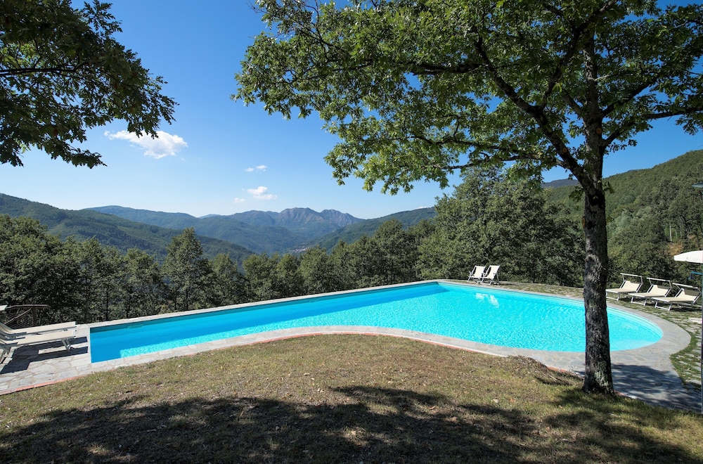 Agriturismo il Gufo — 4-Star Luxury Hotel in San Marcello Pistoiese, Italy