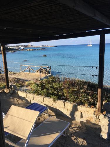 Elegante Villa WI FI GRATIS con terrazza sul mare quasi a toccare l'acqua — 4-Star Luxury Hotel in Villasimius, Italy