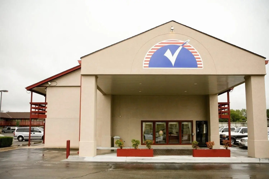 Americas Best Value Inn Oklahoma City at I 35 S - photo 22