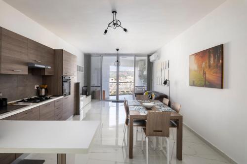 Spacious 3BD Apartment with Country Views & Large Front Terrace with Outside Furniture — 4-Star Luxury Hotel in Zebbug, Malta