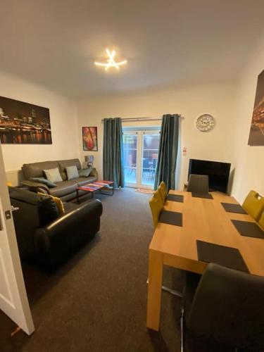 Huge 6 Bed house & 6 Bathrooms. — 4-Star Luxury Hotel in Boston, United Kingdom
