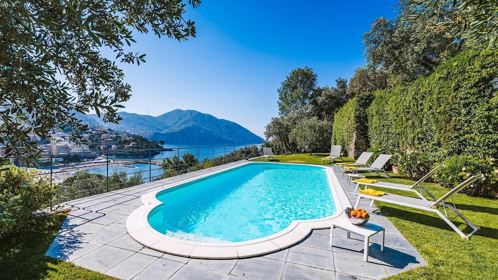 Villa Baia Blu 12 in Camogli — 4-Star Luxury Hotel in Recco, Italy