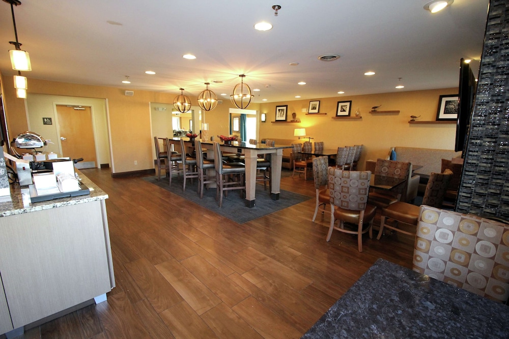 Hampton Inn Sandusky Central - photo 24