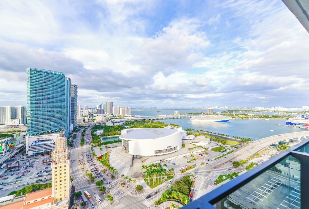 Prime Location with Amazing Ocean Views Miami — 4-Star Luxury Hotel in Miami, United States