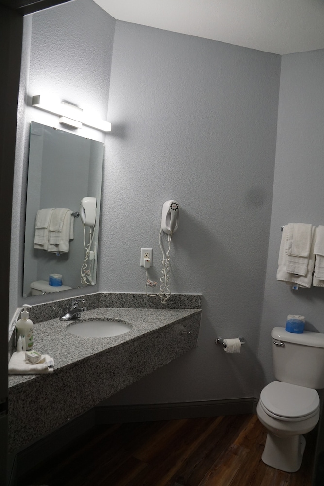 Baymont by Wyndham Kingdom City - photo 6