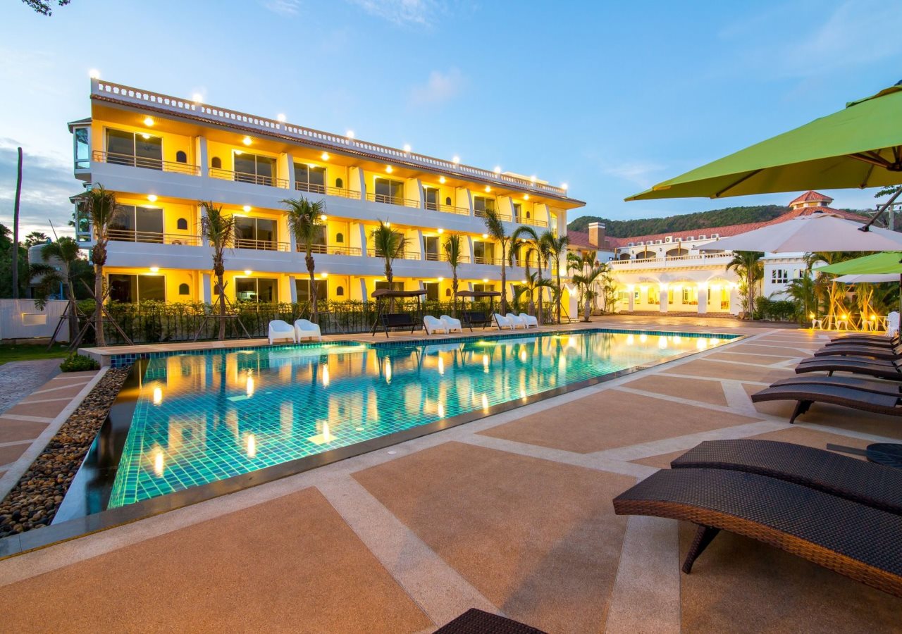 Villa Blanca Hotel & Restaurant in Tha Mai, Thailand