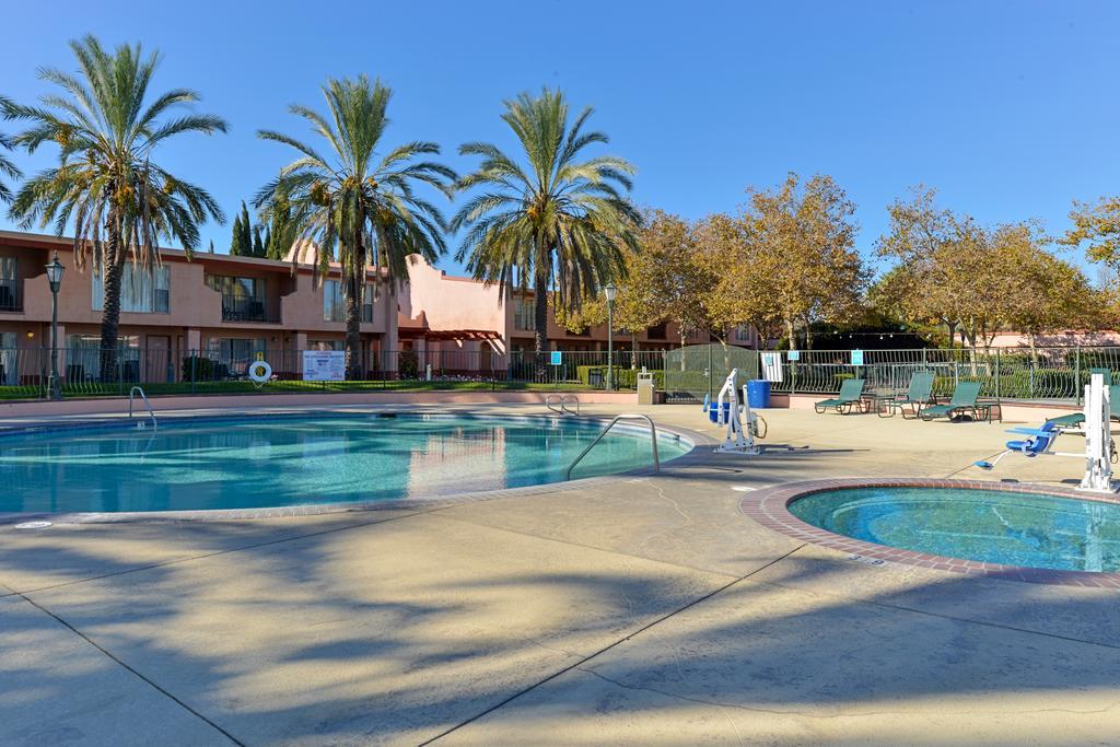 Red Lion Woodlake & Conference Center - photo 8