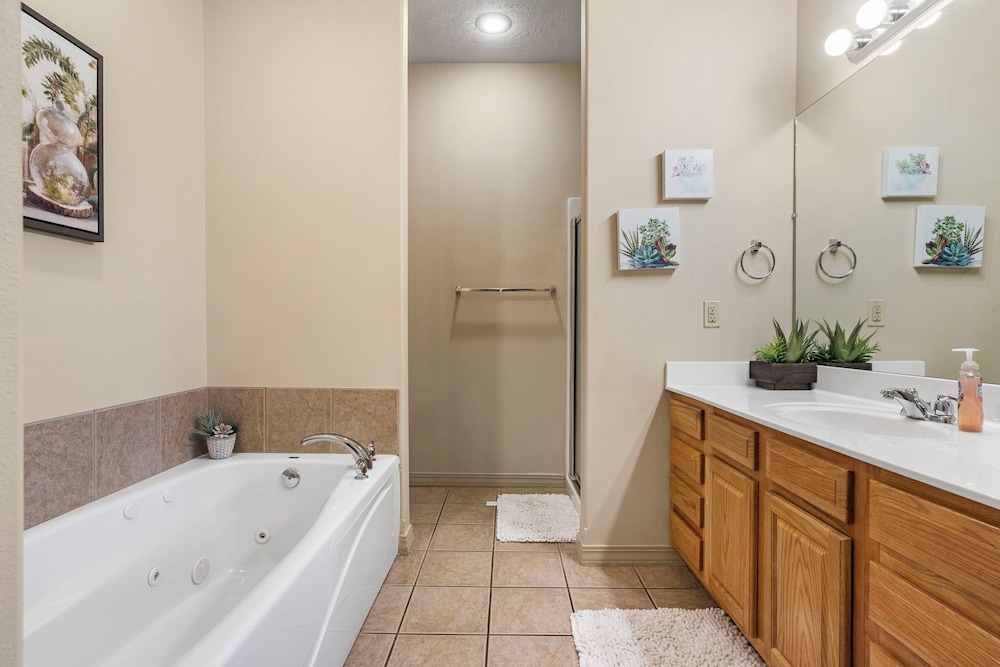 Honey Bee Inn w Communal Amenities & More - photo 22