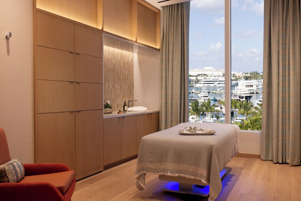 Pier Sixty Six Hotel & Marina - photo 43