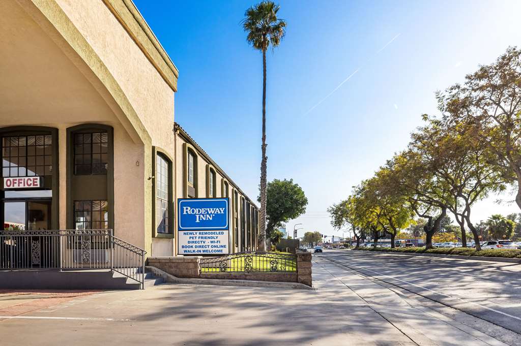 Rodeway Inn — Santa Ana