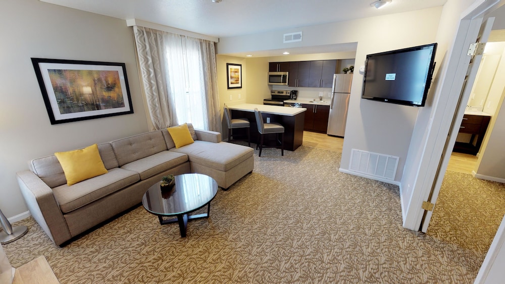 Chase Suite Hotel Newark Fremont - photo 13