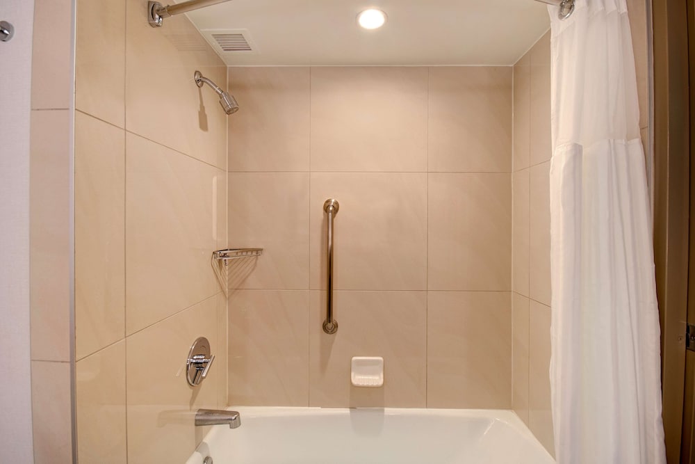 DoubleTree by Hilton LAX El Segundo - photo 26