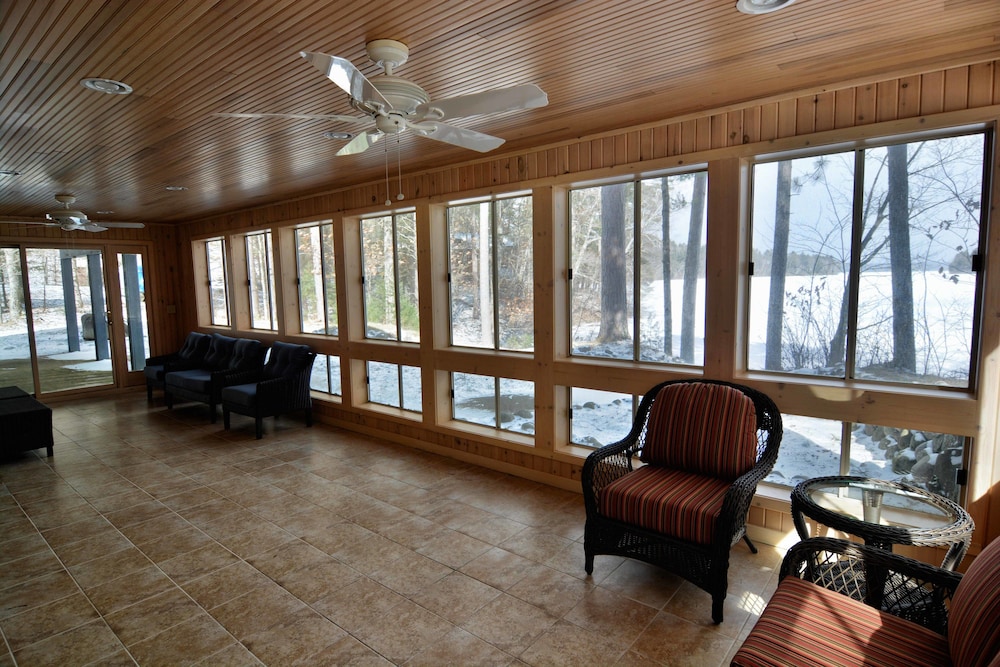 Serenity On Lake Owen 5 Bedroom Hotel Room by RedAwning - photo 26