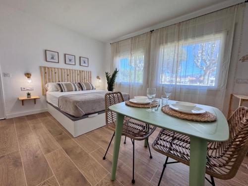 Estudio En Planta Baja Con Piscina Comunitaria in Empuriabrava, Spain