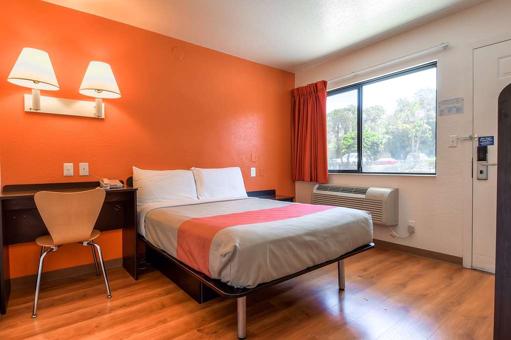 Motel 6 San Diego CA Hotel Circle Mission Valley - photo 14