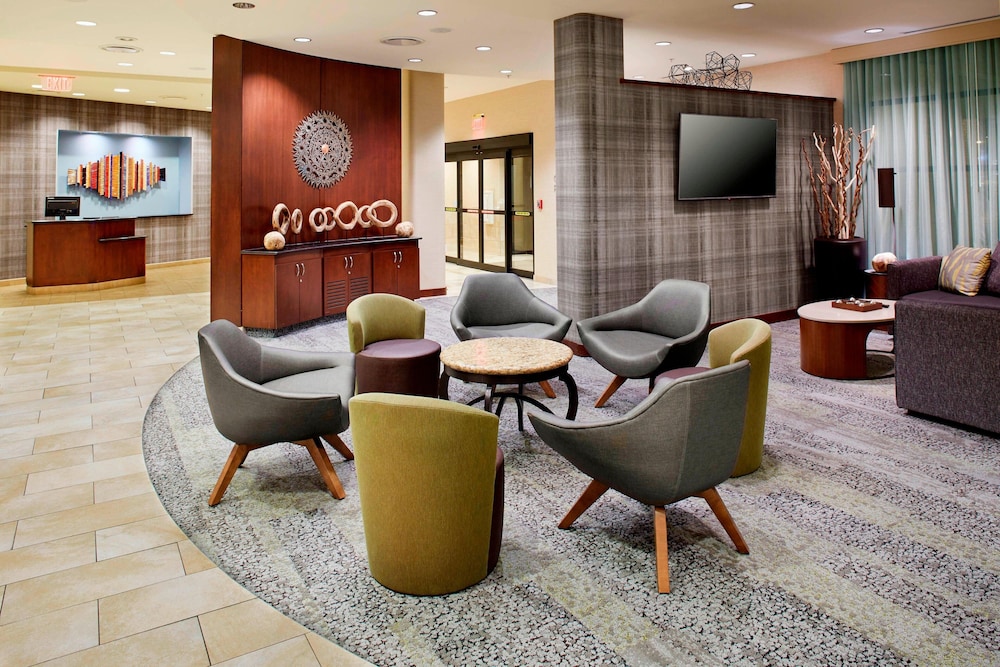 Courtyard by Marriott Hamilton - carbon neutral hotel in Hamilton