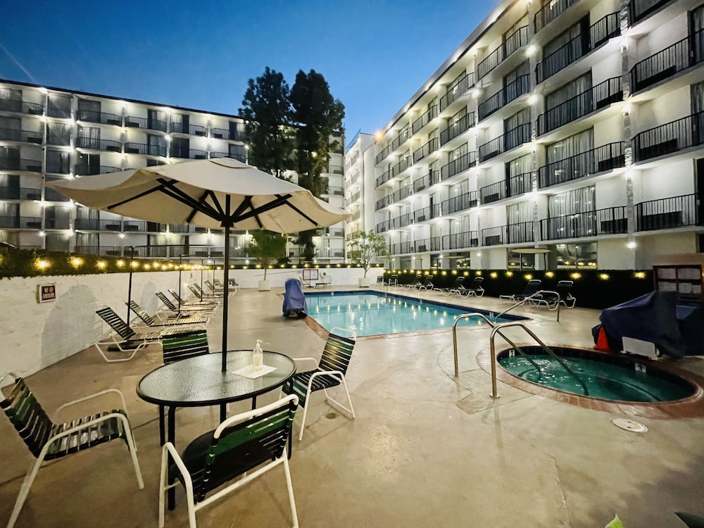 Glendale Express Hotel Los Angeles - photo 22