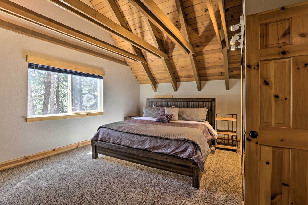 South Lake Tahoe Cabin 7 Mi to Ski Resort - photo 4