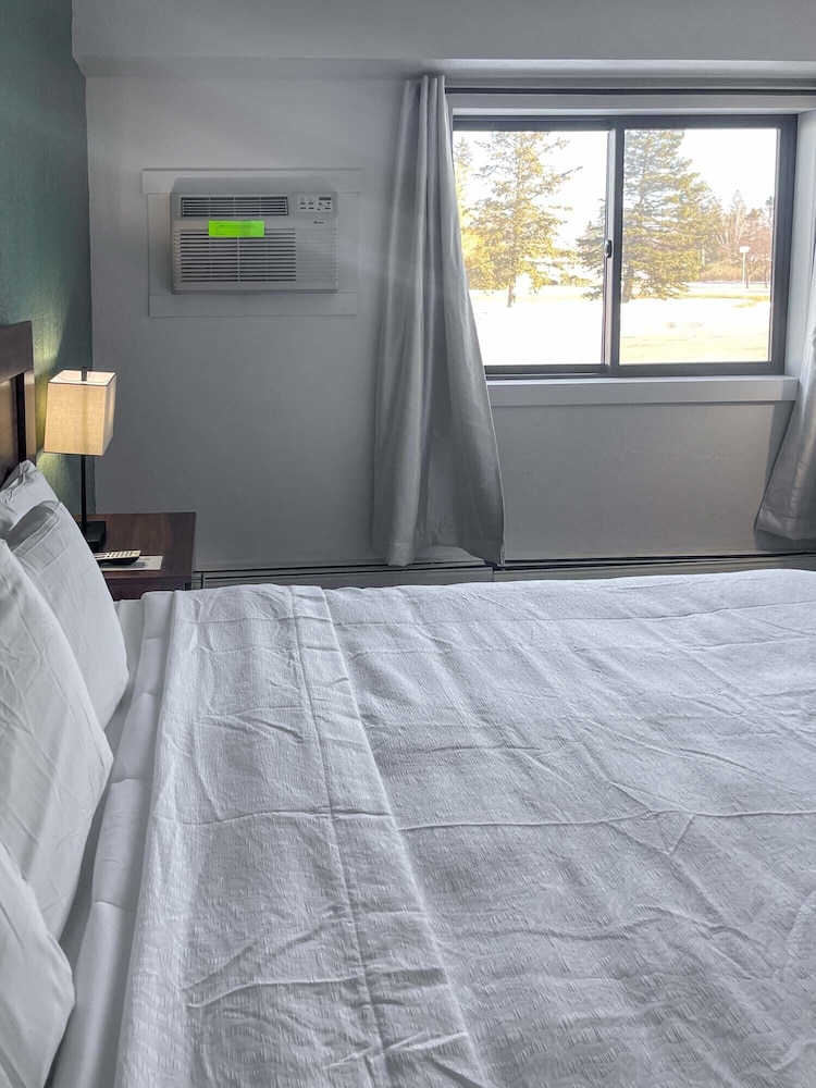 River Bend's Walleye Inn - photo 9