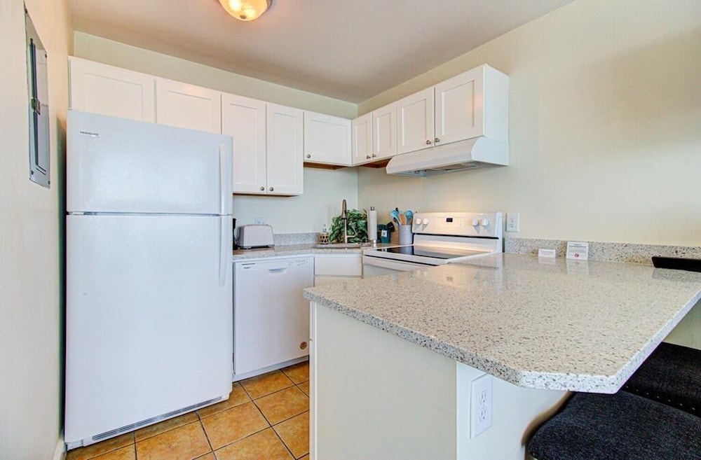 0901 Salty Dayz Tower 1 Bedroom Condo - photo 12