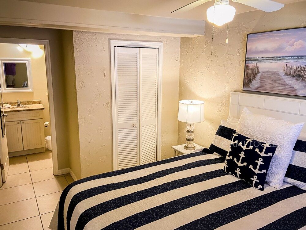 Bridge 6 Bradenton Beach 2 Br Hotel Room - photo 20
