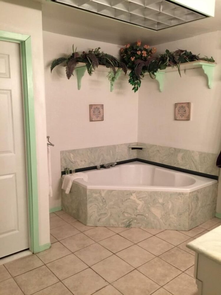 Ranch House Inn and Suites - photo 38