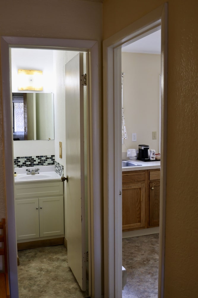Rocky Mountain Lodge - photo 16