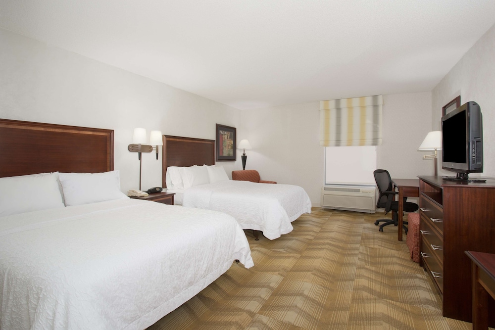 Hampton Inn Siloam Springs - photo 14