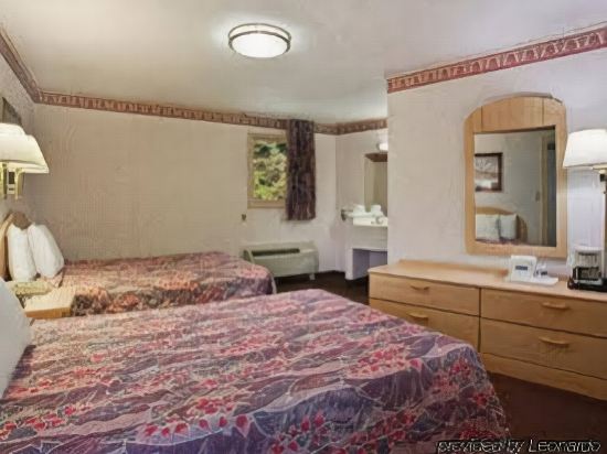 Travelodge West Springfield - photo 2