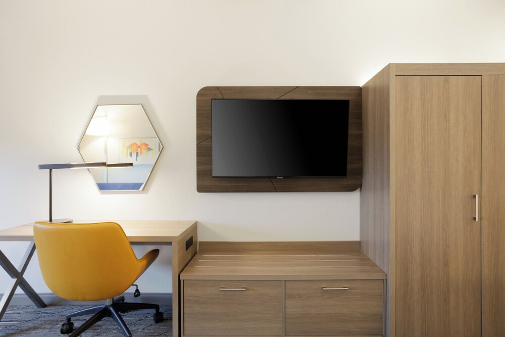 Holiday Inn Express & Suites Clarksville North by IHG - photo 9