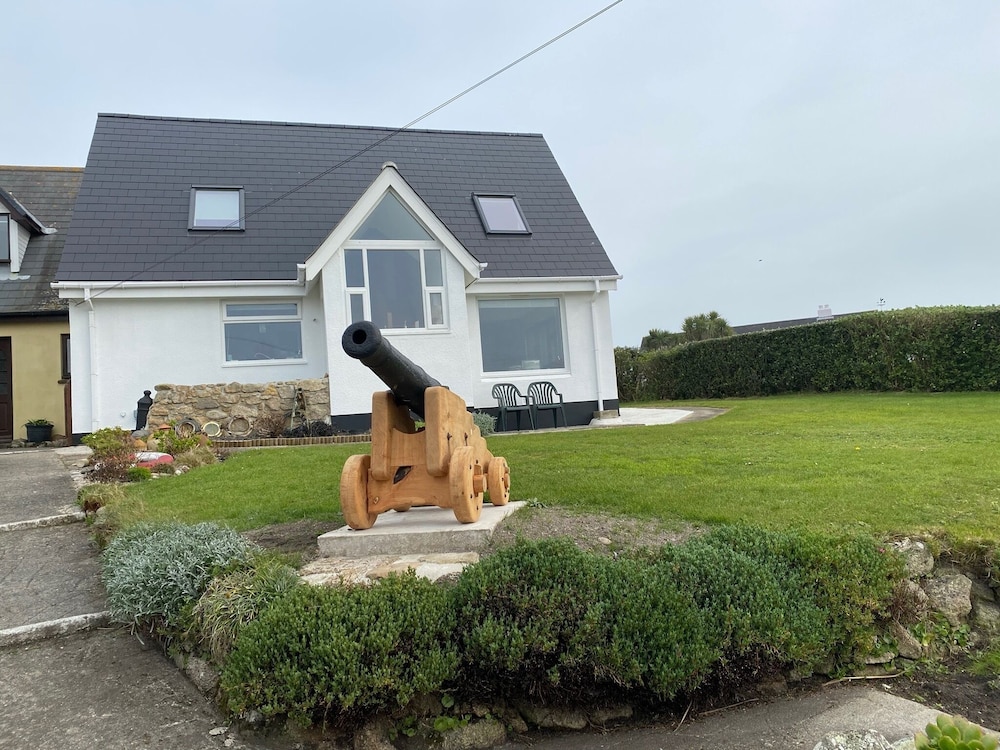 Appletree Court House — 5-Star Luxury Hotel in Dartmouth, United Kingdom