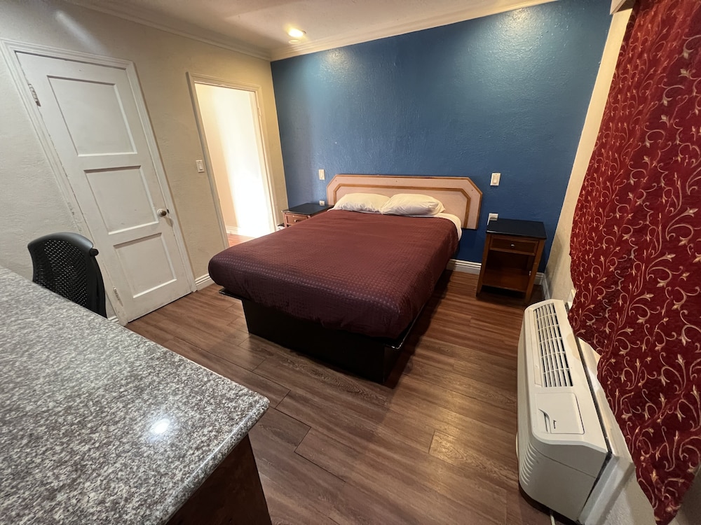 Harris Motel - photo 25