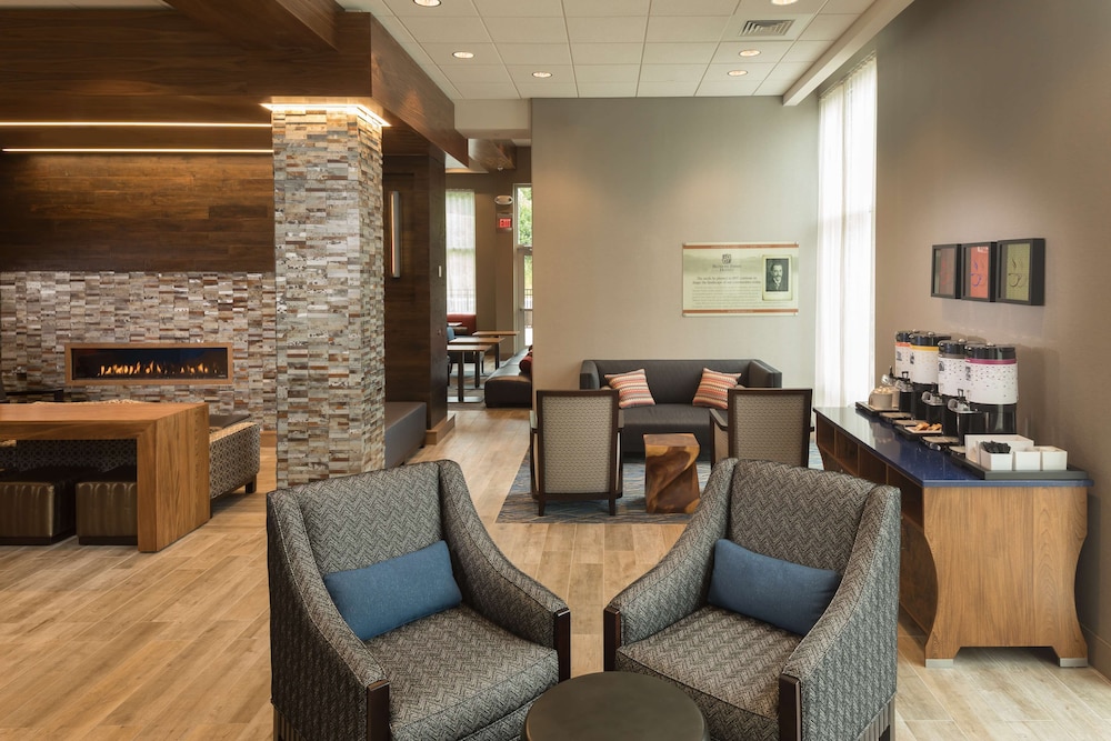 Hampton Inn & Suites Asheville Biltmore Village - photo 2