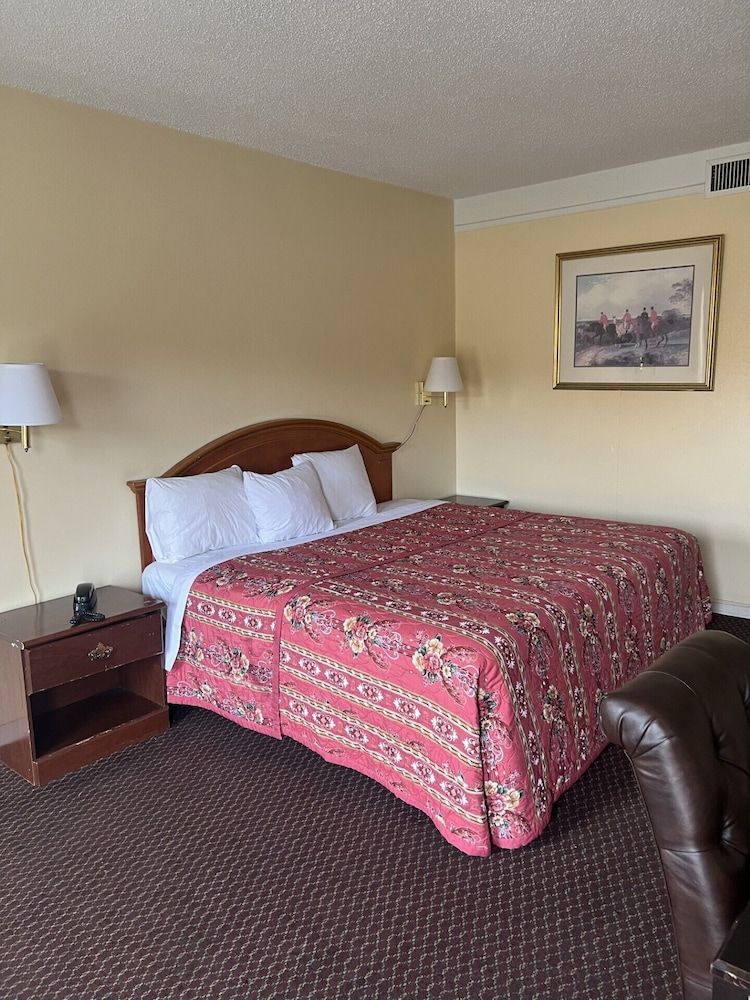 Charlotte Express Inn - photo 11