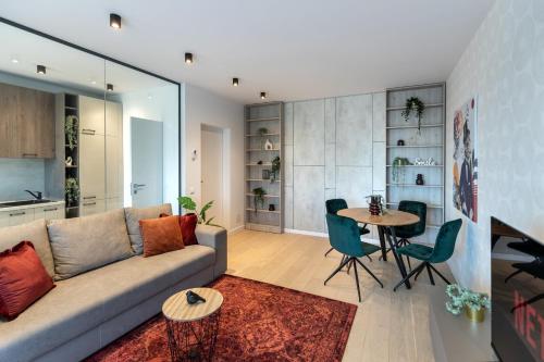 Stylish 1BR Apartment with Balcony in Vibrant Business Area — 4-Star Luxury Hotel in Bucharest, Romania