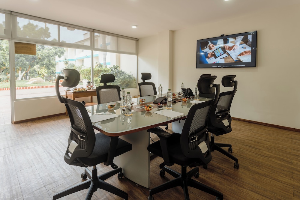 Meeting facility